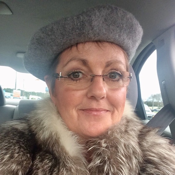 Meet your Posher, Jo - Picture 3 of 6